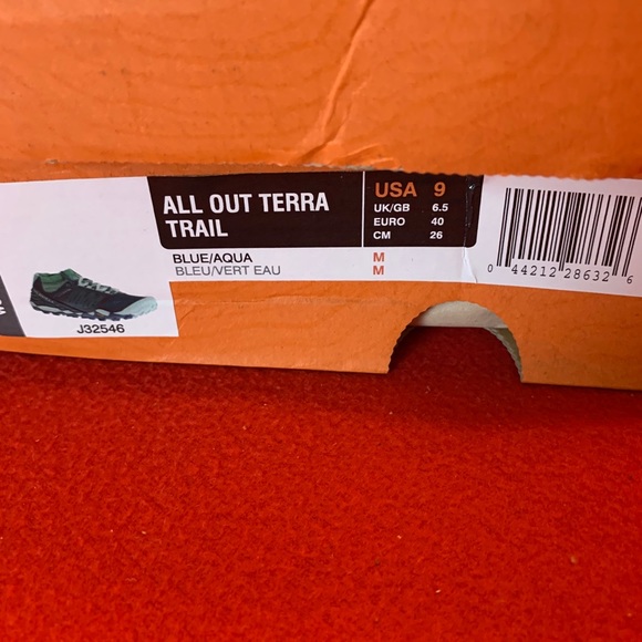 Sneakers - Picture 4 of 4